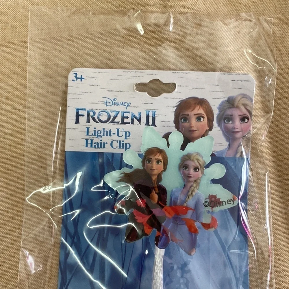#13- Disney Frozen II Light Uo Hair Clip ( AO)